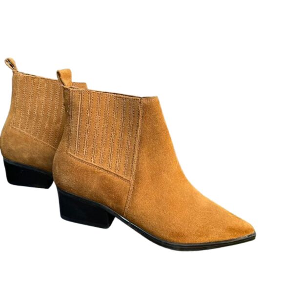 NWOB Marc Fisher Yarita Western Brown Suede Pointed Toe Ankle Boots Size 5M - Picture 1 of 8